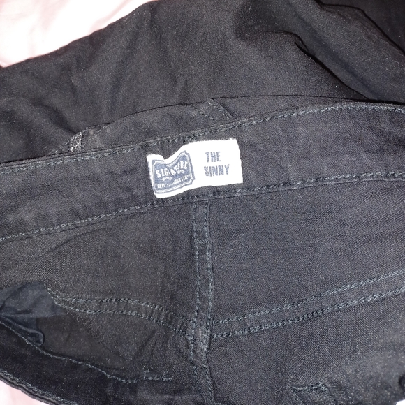 Levi's Plus Size Skinny Jean - Picture 6 of 7